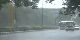 দিল্লির খুব কাছে এসে গেল বর্ষা, বদলে গেল আবহাওয়াও
