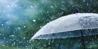 హైదరాబాద్ను వణికిస్తున్న భారీ వర్షం: పలు ప్రాంతాల్లో జలమయమైన రోడ్లు.. వాహనదారులకు తీవ్ర ఇబ్బందులు