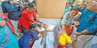 'ഓണത്തിന് എന്റെ കൂട്ടുകാരെയെല്ലാം വിളിക്കണം'; അതിനു മുന്നേ കൂട്ടുകാരെത്തി, കുഞ്ഞ് അമനെ യാത്രയാക്കാൻ; പുതിയ ചെരിപ്പും റിമോട്ട് കാറും അവനരികെ വച്ച്‌ പിതാവ്; നോവായി ആ അന്ത്യ യാത്ര