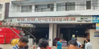 फर्नीचर मार्केट की दुकान में भीषण आग, दो दमकलों ने पाया काबू