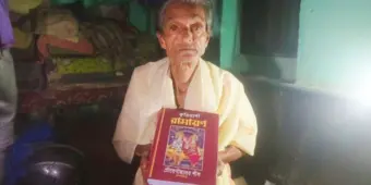 জীবনের পড়ন্ত বেলাতে সঙ্গীত সাধনার স্বীকৃতি পেলেন মন্তেশ্বরের  ৭২ বছরের বৃদ্ধা নন্দদুলাল চক্রবর্তী