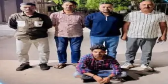 પેરોલ રજા દરમિયાન ફરાર થયેલો પાકા કામનો કેદી અમરેલી એલ.સી.બી.ના હાથે ઝડપાયો