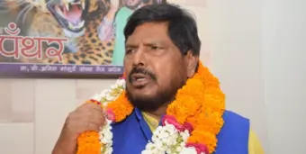 इतिहास घडवणारे नेतृत्व रामदास आठवले : १० वर्ष सामाजिक न्यायाची, दुर्बलांच्या सक्षमीकरणाची