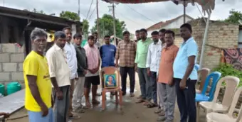 మృతురాలు కుటుంబానికి సర్పంచ్ శ్రీనివాస్ చేయూత