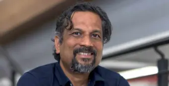 सिंगापूरसारखा कडक कायदा करून फासावर लटकवा.