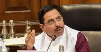 শিক্ষা মন্ত্রকের নতুন দায়িত্ব পেলেন প্রহ্লাদ যোশী, অনুমোদন রাষ্ট্রপতির