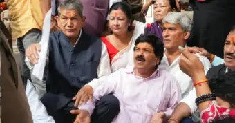 अंकिता भंडारी केस: दिल्ली से उत्तराखंड तक प्रदर्शन, राजभवन के बाहर धरना
