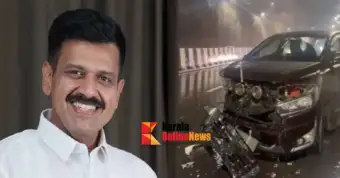 സന്ദീപ് വാര്യറുടെ കാര്‍ അപകടത്തില്‍പ്പെട്ടു; ആര്‍ക്കും പരിക്കില്ല
