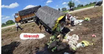 शालेय पोषण आहाराचा टेम्पो उलटून मजुरांचा जागीच मृत्यू