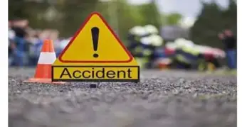 तेज रफ्तार कार बिजली के खंभे से टकराई, युवती की मौत