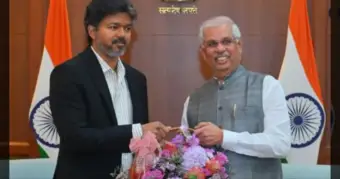 தமிழக ஆளுநராக பொறுப்பேற்ற அர்லேகர்..! பூங்கொத்து கொடுத்து வாழ்த்திய முதல்வர் விஜய்..!!