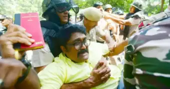 'മുന്നൂറോളം ഡിവൈഎഫ്‌ഐ പ്രവര്‍ത്തകരെ കസ്റ്റഡിയിലെടുത്തു, വിദ്യാര്‍ത്ഥികളെ മോചിപ്പിക്കും വരെ സമരം തുടരും'; നിരാഹാര സമരം പ്രഖ്യാപിച്ച്‌ എ എ റഹീം എംപി