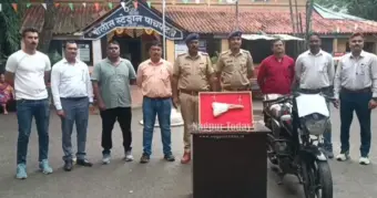 बंदुकीचा धाक दाखवत पंचपावलीत लूट; तरुणाला मारहाण, दोघांना अटक