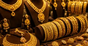 सोना ₹1.65 लाख की दहलीज पर! लेकिन आगे जो होने वाला है, उससे खरीदारों की बढ़ सकती है टेंशन. जानिए पूरा खेल