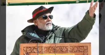 26 ஆண்டுகளாக அழியாத வீர வரலாறு!! கார்கில் வெற்றி நாளில் பிரதமர் மோடி, ராஜ்நாத் சிங் அஞ்சலி!