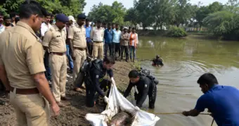 6 दिन से लापता थी सुनीता. तालाब में मिली लाश तो बंधे थे 20-20 किलो के पत्थर, आखिर किसने रची खौफनाक साजिश?