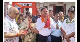 JHARKHAND NEWS  :                                              मंत्री सुदिव्य कुमार सोनू ने देवघर बाबा मंदिर में की पूजा अर्चना, बाबा भोलेनाथ से मांगा आशीर्वाद