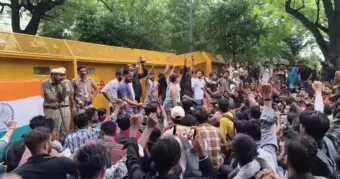 Jantar Mantar protest: जामिया मिलिया इस्लामिया के करीब 20 छात्रों को पुलिस ने पकड़ा, पुलिस ने कथित तौर पर की बदसलूकी