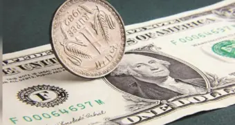 Rupee loses 9 paise to 95.27 against US dollar in early trade