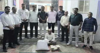 ડીસાના સમૌ ગામે કરિયાણાની દુકાનમાં રૂ. ૧.૦૨ લાખના પોષડોડા સહિતના મુદ્દામાલ સાથે એક ઝડપાયો
