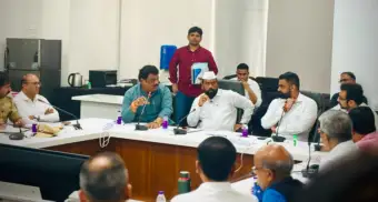 अतिक्रमण करणाऱ्यांवर गुन्हे दाखल करा ; जिल्हाधिकारी जितेंद्र डुडी