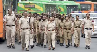 दिल्ली: 'लहरा दो तिरंगा' मार्च से पहले कनॉट प्लेस छावनी में तब्दील, 32 हजार जवान तैनात; पार्क बंद, सीसीटीवी से निगरानी