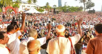 പാര്‍ട്ടിയുടെ വിപുലീകൃത സംസ്ഥാന കമ്മിറ്റിയോടനുബന്ധിച്ച്‌ കോഴിക്കോട് കടപ്പുറത്ത് നടന്ന വൻ റാലിയില്‍ പാര്‍ട്ടിക്ക് തെറ്റുപറ്റിയ കാര്യം ജനങ്ങളോട് തുറന്നുപറഞ്ഞ് നേതാക്കള്‍