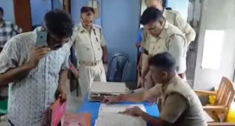 অনুপ্রবেশকারী ধরতে রাজ্য জুড়ে পঞ্চায়েত অফিসের জন্ম-মৃত্যু রেজিস্ট্রেশন খাতা খতিয়ে দেখতে শুরু করল পশ্চিমবঙ্গ পুলিশ