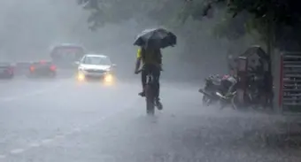 സംസ്ഥാനത്ത് വീണ്ടും മഴ ശക്തമാകുന്നു... നാളെ മുതല്‍ മഴ കനക്കുമെന്ന് കേന്ദ്ര കാലാവസ്ഥാ വകുപ്പ്.... മൂന്ന് ജില്ലകളില്‍ നാളെ യെല്ലോ അലര്‍ട്ട്