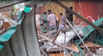 ভাড়ার মেয়াদ শেষ, বাড়ি খালি না করার অভিযোগ-শিলিগুড়িতে ভাঙা হল নির্মাণ