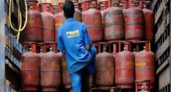LPG ସିଲିଣ୍ଡର ଉପରେ ସରକାରଙ୍କ ବଡ ଘୋଷଣା, ଅକ୍ଟୋବର ୧ରୁ ଏହି ଗ୍ରାହକଙ୍କ ପାଇଁ ବଦଳିଲା ନିୟମ