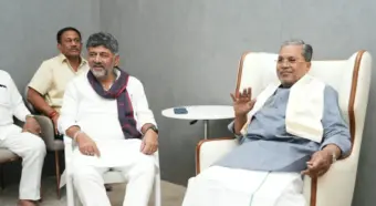 ಸಿದ್ದರಾಮಯ್ಯ ಭೇಟಿ ಮಾಡಿದ ಸಿಎಂ ಡಿ.ಕೆ. ಶಿವಕುಮಾರ್; ಕಾವೇರಿ ನಿವಾಸದಲ್ಲಿ ಮಹತ್ವದ ಸಮಾಲೋಚನೆ