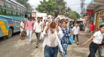 টিউশনের নাম করে অসদাচরণের অভিযোগ, গোবরডাঙ্গা কলেজে শিক্ষকের বিরুদ্ধে ছাত্রছাত্রীদের বিক্ষোভ।