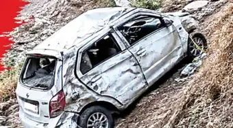 Accident : खाई में समाई कार पिता-बेटी की मौत, नेरवा के बावी में पेश आया हादसा, मौके पर तोड़ा दम - Divya Himachal