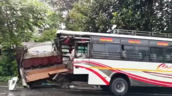বাস ও লরির সংঘর্ষে রক্তাক্ত ফালাকাটা, আহতদের হাসপাতালে ভর্তি।