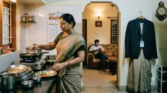 உழைக்கும் பெண்களின் இரட்டைச் சுமை | வாசகர் வாசல்
