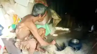 বিলাসবহুল বাড়ির পাশে বৃদ্ধ বাবার ঠাঁই অন্ধকার কুঠুরিতে! শিক্ষক দম্পতির বিরুদ্ধে অবহেলার অভিযোগ ঘিরে চাঞ্চল্য