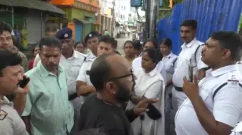 করুণাময়ী আশ্রম মাঠ নিয়ে জমি-বিতর্ক, বিক্ষোভের মাঝে কয়েকজনকে আটক।