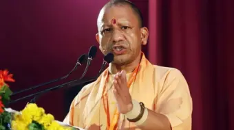 UP की छात्राओं की बल्ले-बल्ले, फ्री स्कूटी के साथ मिलेगा 5 लीटर पेट्रोल और हेलमेट