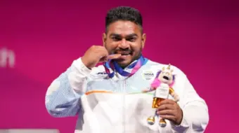 "সবজি বেচেছেন, চালিয়েছেন ই-রিকশা!"-কমনওয়েলথ গেমসে দেশকে প্রথম পদক এনে দিলেন ঝান্ডু কুমার