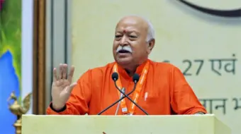 नई पीढ़ी को लेकर मोहन भागवत का बड़ा संदेश: 'बच्चों को समय दें, सवालों के जवाब दें, घर में डिप्रेशन नहीं डिस्कशन होना चाहिए'