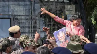 പെണ്‍കുട്ടികളായ പ്രതിഷേധക്കാരെ മര്‍ദിച്ചെന്ന ആരോപണം അടിസ്ഥാനരഹിതം; വിശദീകരണവുമായി ഡല്‍ഹി പൊലിസ്
