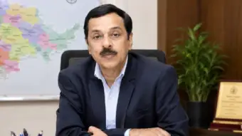 లిక్కర్ గ్యాంగ్‌కు నిద్ర లేకుండా చేస్తున్న  రజత్ భార్గవ