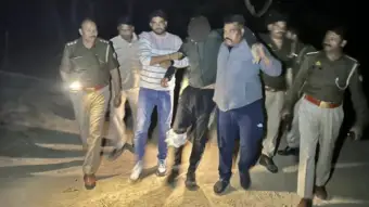 दोस्तों ने मजाक में की थी पत्नी पर अश्लील कमेंट, गुस्से में पति ने ले ली दोनों की जान
