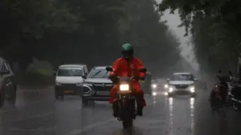 സംസ്ഥാനത്ത് ഇന്ന് പെരുമഴ; മൂന്ന് ജില്ലകളില്‍ റെഡ് അലര്‍ട്ട്, വിദ്യാഭ്യാസ സ്ഥാപനങ്ങള്‍ക്ക് അവധി