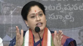 సొంత ప్రభుత్వంపై 'రాములమ్మ' నిప్పులు!