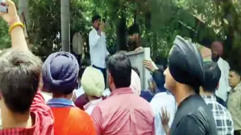 पंजाब यूनिवर्सिटी में छात्रों का प्रदर्शन, गन प्वाइंट पर धमकी देने पर भडक़े, सुरक्षा व्यवस्था को लेकर उठाए सवाल - Divya Himachal