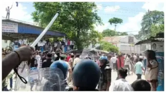 सीतामढ़ी में प्रदर्शन हिंसक: एसपी अमित रंजन समेत कई पुलिसकर्मी घायल, समाहरणालय परिसर बना रणक्षेत्र