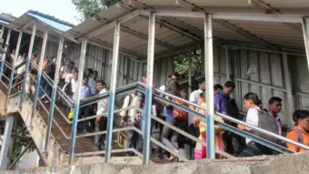 मुंबई- MMRDA ने बांद्रा मेट्रो और रेलवे स्टेशन को जोड़ने वाले फुट ओवरब्रिज का कॉन्ट्रैक्ट दिया