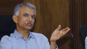 ನಗರ ಗಬ್ಬೆದ್ದು ನಾರುತ್ತಿದ್ದರೂ ಖಾಯಂ ಉದ್ಯೋಗ ಬೇಕೆ? ಕೆಲಸಕ್ಕೆ ಬಾರದವರಿಗೆ ಸರ್ಕಾರಿ ಭಾಗ್ಯವೇಕೆ? :ಪೌರಕಾರ್ಮಿಕರ ಬೇಡಿಕೆಗೆ ಸಚಿವ ಕೃಷ್ಣಬೈರೇಗೌಡ ಬ್ರೇಕ್-ಸಚಿವರ ಆಕ್ರೋಶಕ್ಕೆ ಉದ್ಯಮಿ ಕಿರಣ್ ಮಜುಂದಾರ್ ಶಾ ಬೆಂಬಲ